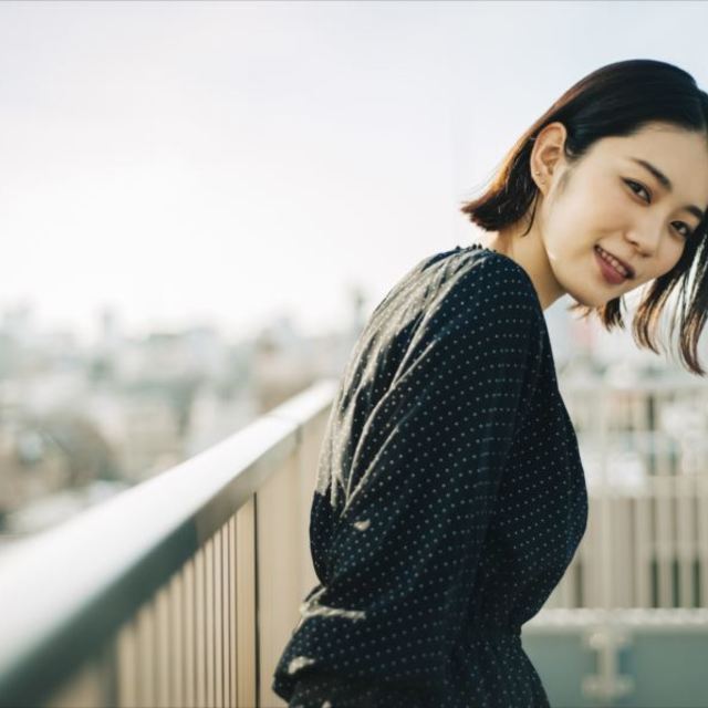 黑衣服的女人